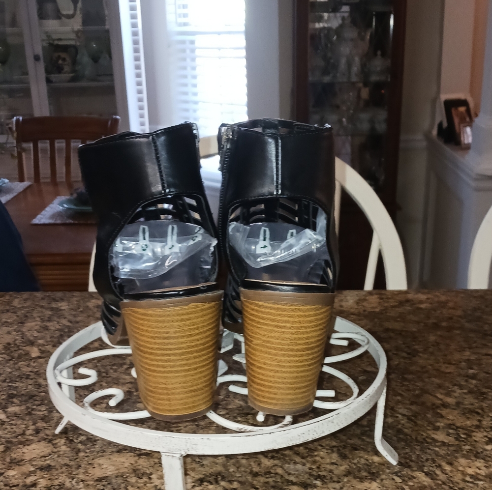 Mossimo Black Open Toed Heels Size 9.5 - Picture 3 of 10